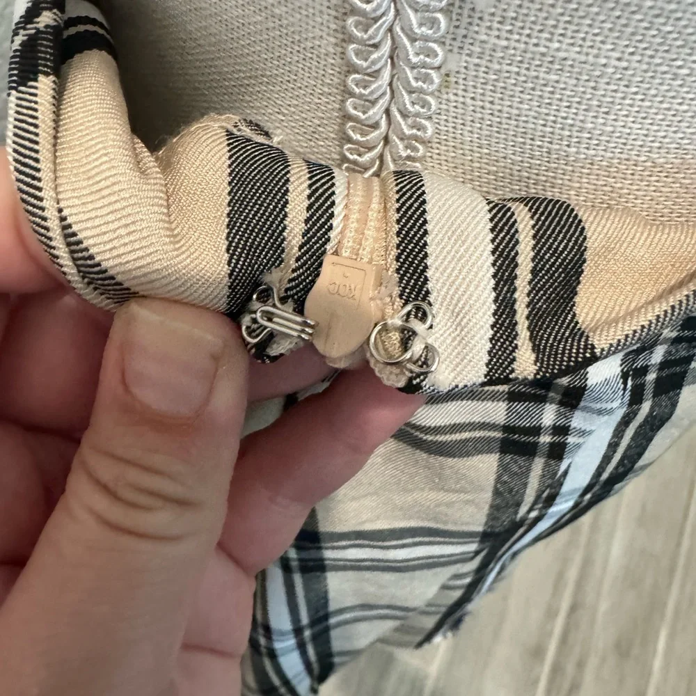 Pleated plaid skirt - Picture 3 of 5